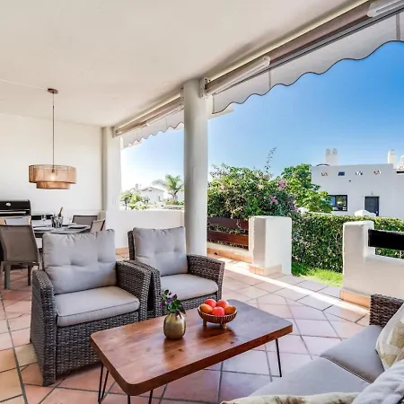Sunset Golf Escape - Stijlvol New Golden Mile Apartment