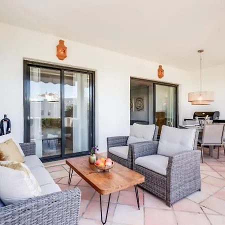 Sunset Golf Escape - Stijlvol New Golden Mile Apartment